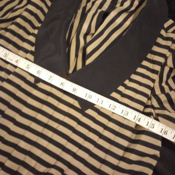 secretary style mid length dress with puffy sleeves - Picture 9 of 9